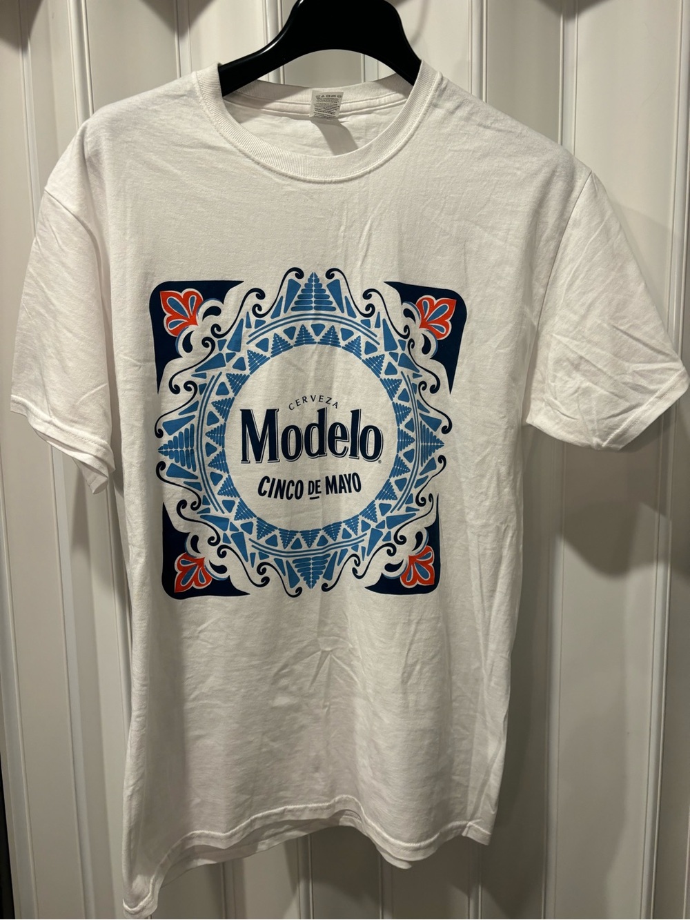 ModelCo White Cinco de Mayo Graphic Tee with Blue & Red Print Size Medium